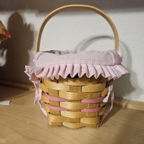 Peterboro Pretty In Pink Breast Cancer Awareness Handled with Liner Basket - Picture 3 of 11